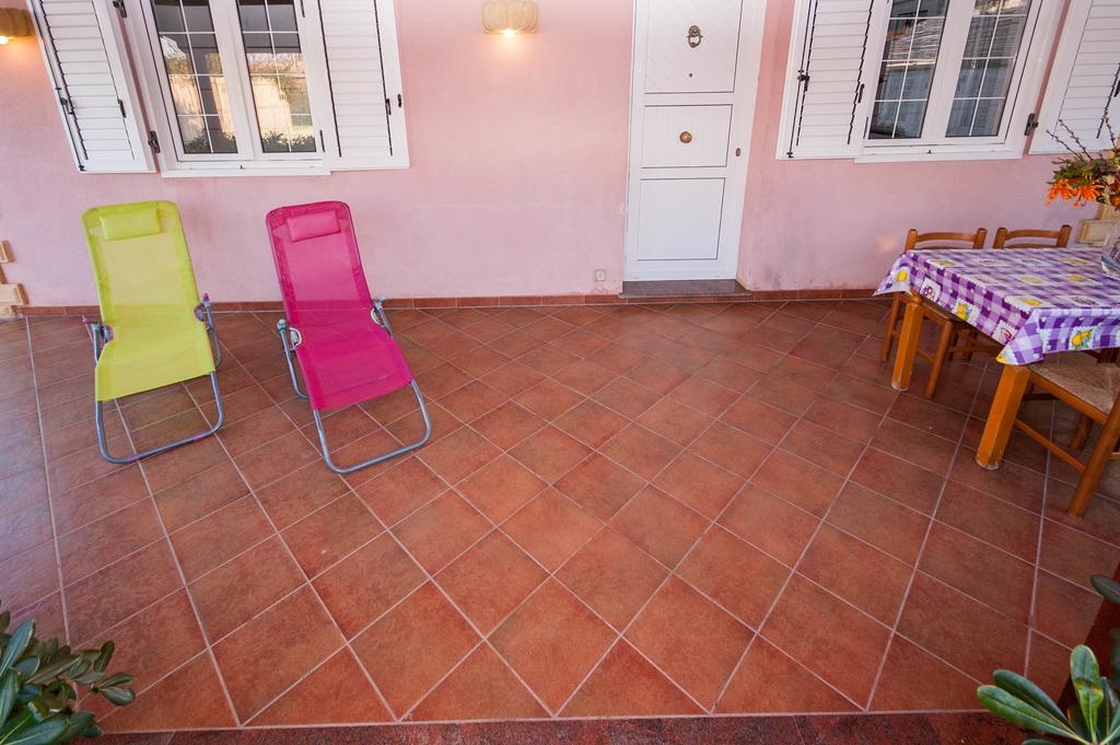 Villa Cicas Sul Mare Campofelice Di Roccella Exterior foto