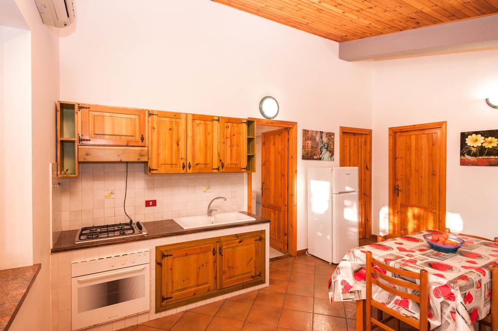Villa Cicas Sul Mare Campofelice Di Roccella Exterior foto