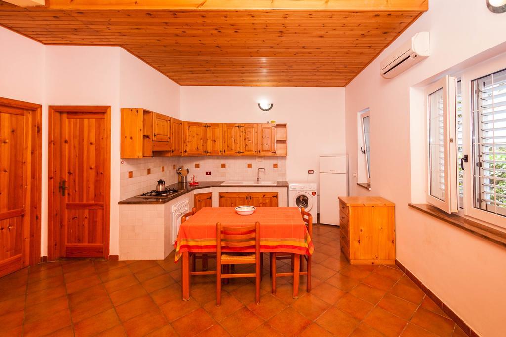 Villa Cicas Sul Mare Campofelice Di Roccella Exterior foto