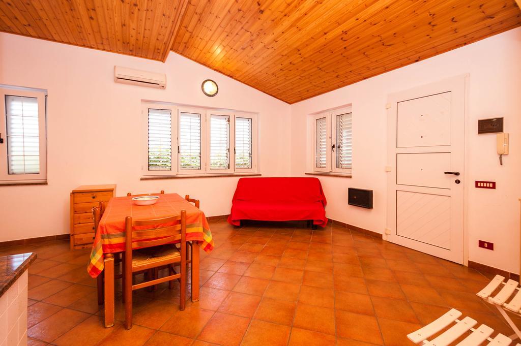 Villa Cicas Sul Mare Campofelice Di Roccella Exterior foto