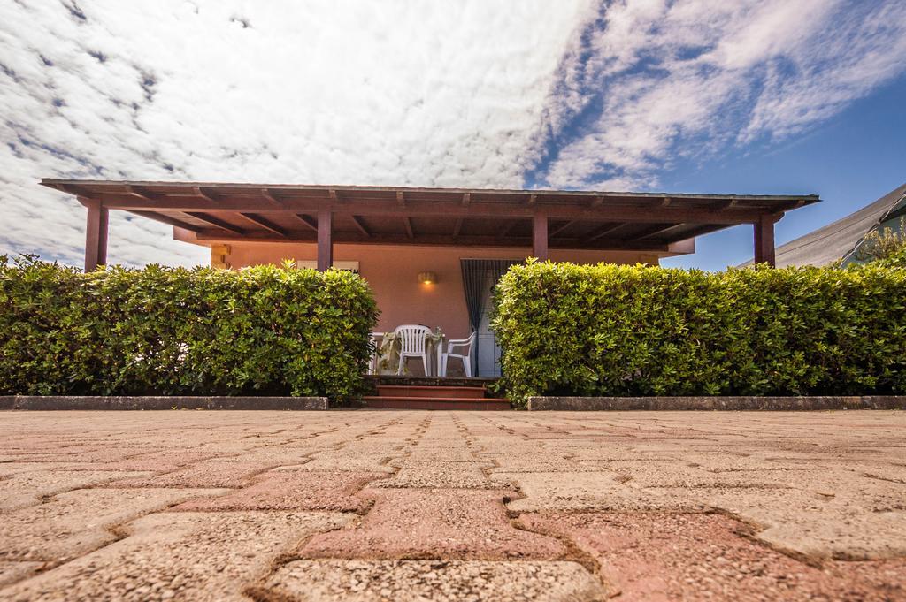 Villa Cicas Sul Mare Campofelice Di Roccella Exterior foto