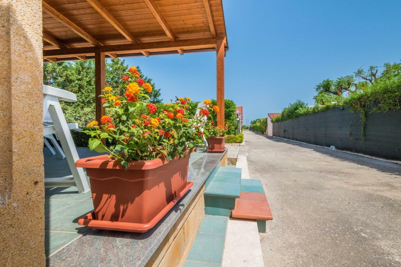 Villa Cicas Sul Mare Campofelice Di Roccella Exterior foto