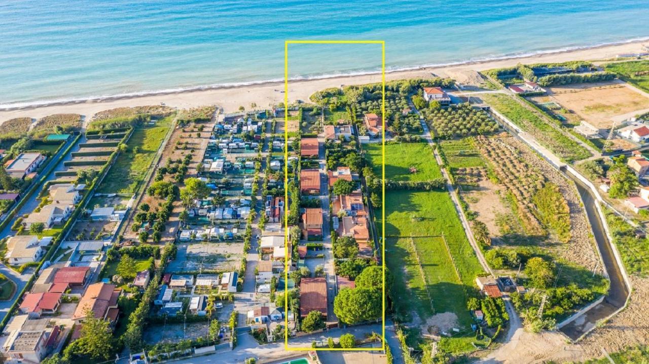 Villa Cicas Sul Mare Campofelice Di Roccella Exterior foto
